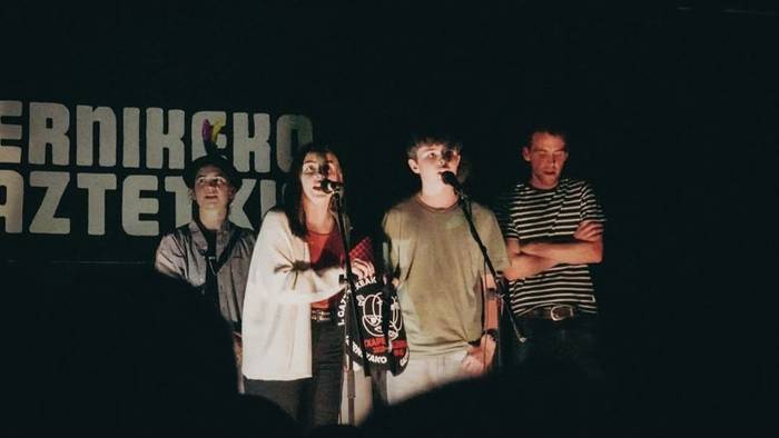 Unax Aizpurua saratarra eta Aroa Arrizubieta nagusitu dira Gaztetxeak Bertsotan sariketan