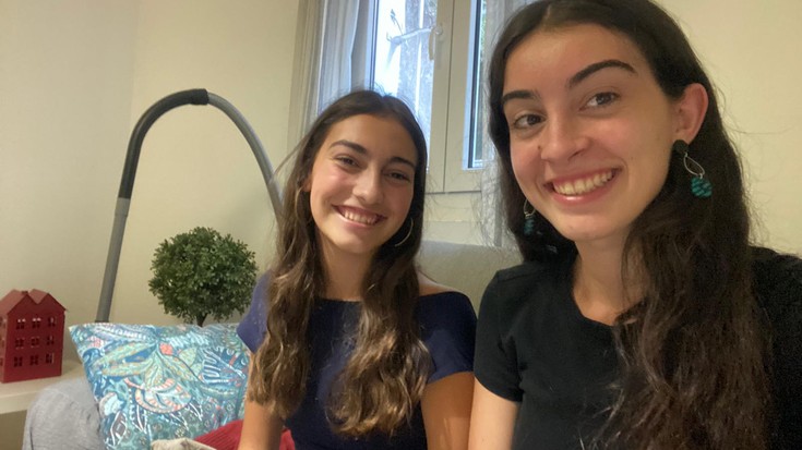 Ikasle Txokoan gaur, Maddi Saralegi eta Kattalin Lizarragarekin aritu gara
