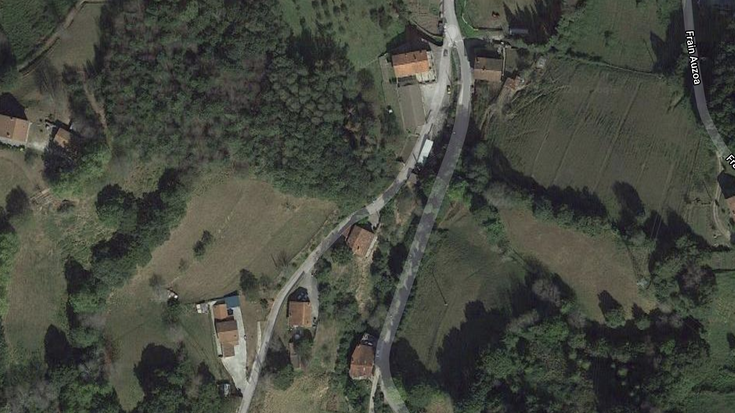 Sastringo bidea itxi dute Lesakan