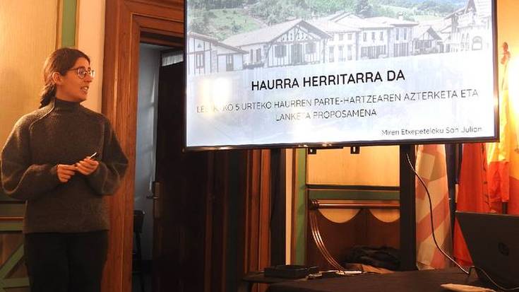 'Haurra herritarra da' gradu amaierako lana aurkeztu duen Miren Etxepetelekurekin egon gara