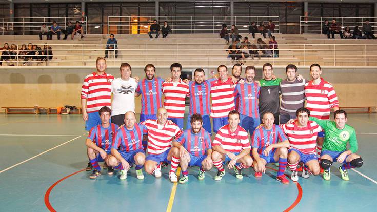 Gipuzkoako bigarren mailako liga irabazi du Gure Txokoako areto-futbol taldeak eta Aurrera bigarren izan da