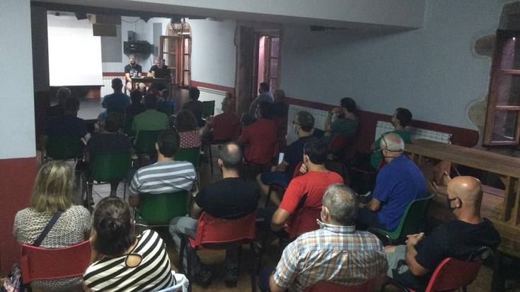 Ordenantza berria kuartelka aurkezten ari dira Baztanen