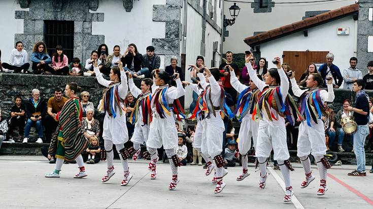 [ARGAZKIAK] Giro ederra izan dute Aurrera Elkartearen Egunean