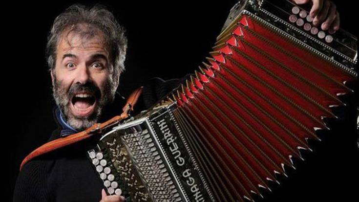Joseba Tapiaren kontzertua izanen dute larunbatean Arantzan