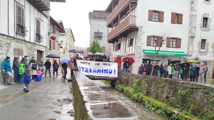 ’17 urte Etxeraino ekartzeko borrokan’ elkarretaratzea egin dute Lesakan