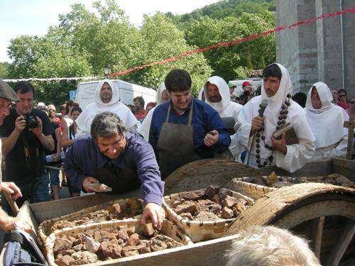 Urdazubi jendez gainezka izan zen Burdinaren Egunean