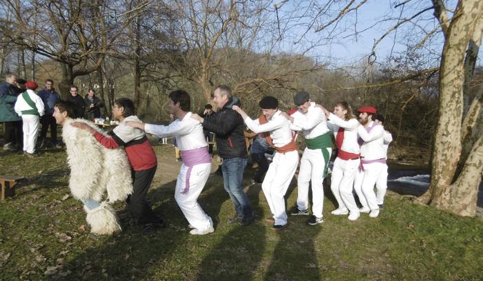 Auzoz auzo eta etxez etxe abiatuko dira Senpereko ihauteriak larunbat honetan