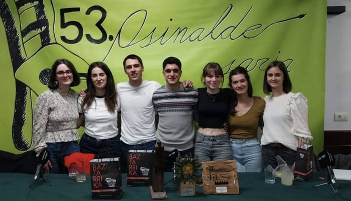 Osinalde bertso sariketako finalean kantatu dute Haira Aizpuruak eta Eki Mateorenak