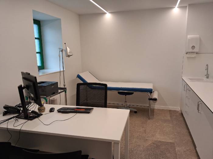 Mediku kontsultategi berria estreinatu dute Zubietan