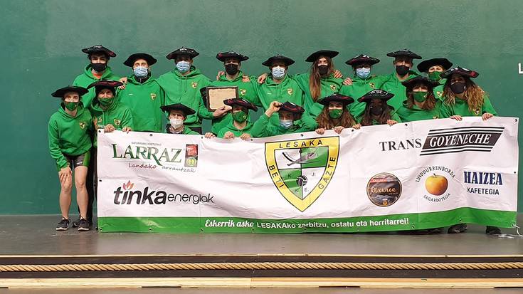 Euskal Herrikoan ere agintzen eta txapelak janzten hasi da Beti Gazte sokatira taldea