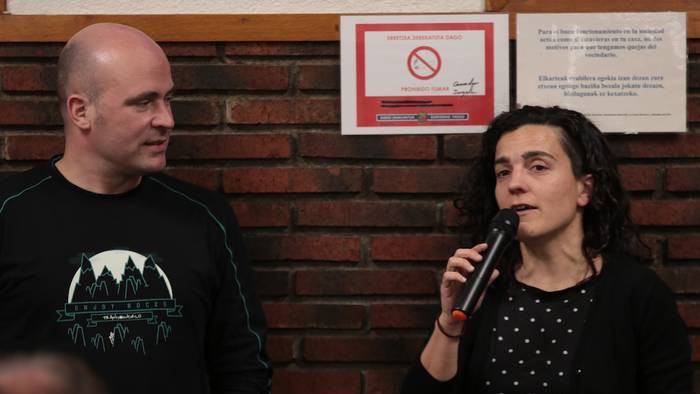 Aitor Mendiluzerekin eta Maialen Lujanbiorekin bertso afaria eginen dute Eratsunen apirilaren 15ean