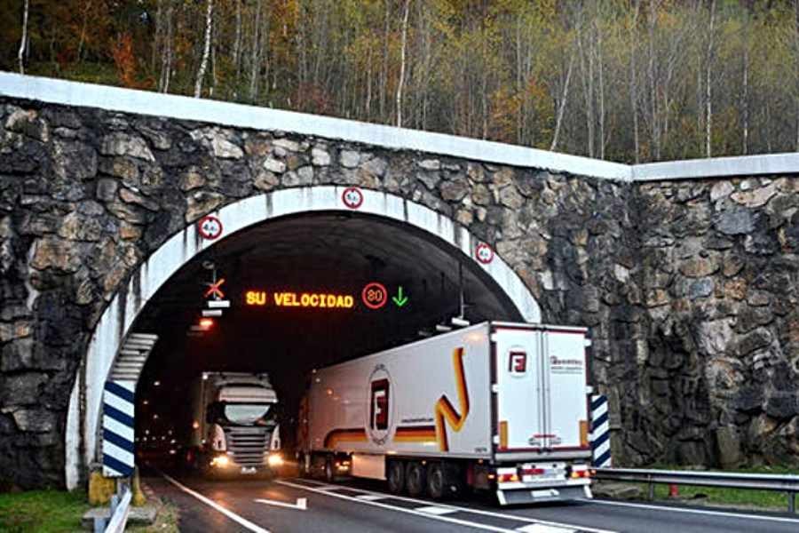 Europako isuna saihestekotan, gobernuak aurten bertan hasi beharko luke Belateko eta Almandozko bigarren tunelen obrak egiten