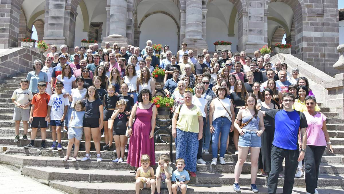 Zigako eskolari azken agurra egin diote zigatarrek