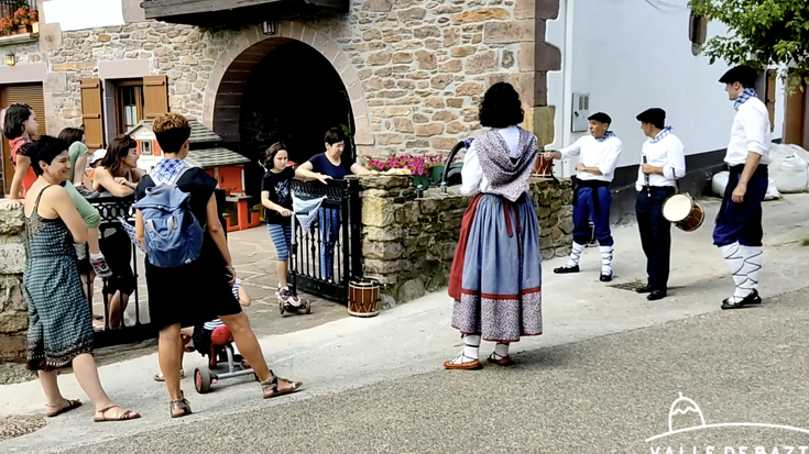 Baztandarren Biltzarrako momentu batzuk bilduz bideoa egin dute