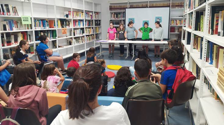 Martxoko erronkan poesia eta bertso emanaldiak Doneztebeko Liburutegian