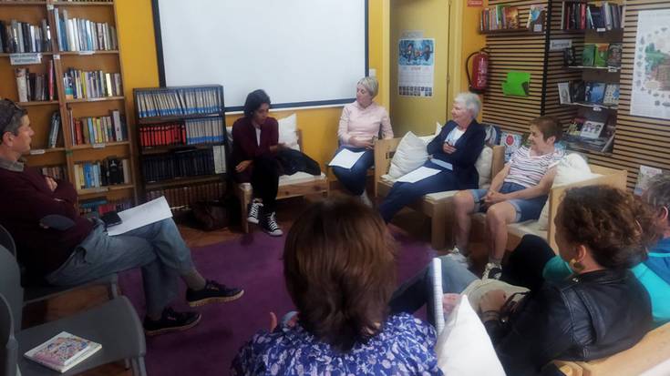 Literatura solasaldiak egin dituzte Arantzan eta Lesakan