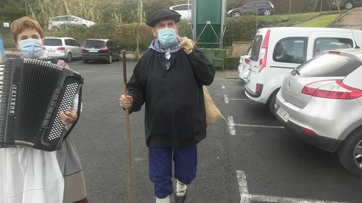 Olentzerori ongietorria emateko jaialdi ederra egin dute Lesakako Irain eskolan