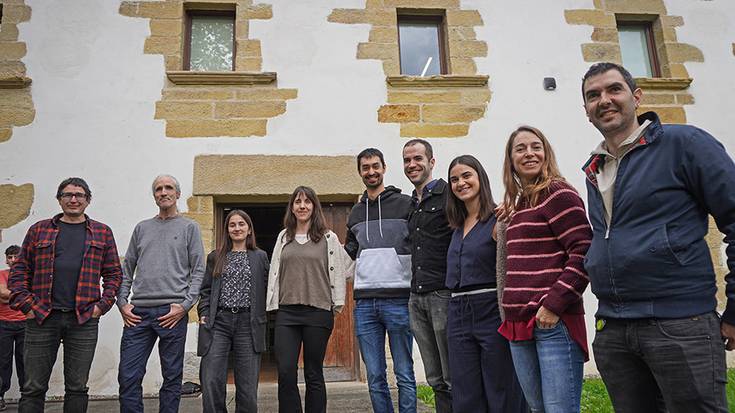 Fernando Oiartzunen  eta Oihana Lujanbioren ikerlanak hizpide Mintzola mintegian