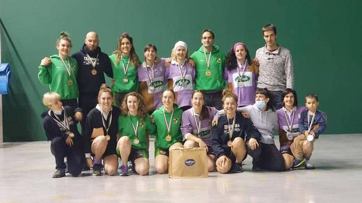 Beti Gazteko emakumeek ere irabazi dute Euskal Herriko launakako sokatira txapelketa