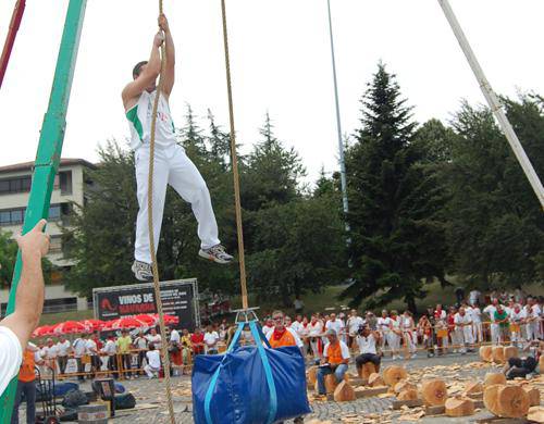 Euskal Herriko lasto altxatze txapelketa jokatuko da igande arratsaldean Etxalarren