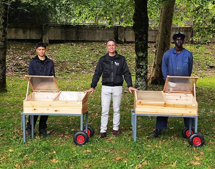 Herrietako eskolendako hazitegiak egin dituzte Elizondo Lanbide Eskolako ikasleek