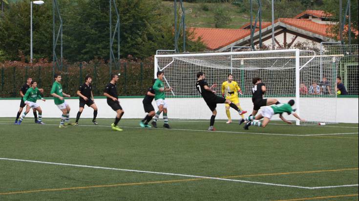 Gure Txokoa eta Doneztebeko futbol talde nagusiek etxeko lehen partida jokatuko dute