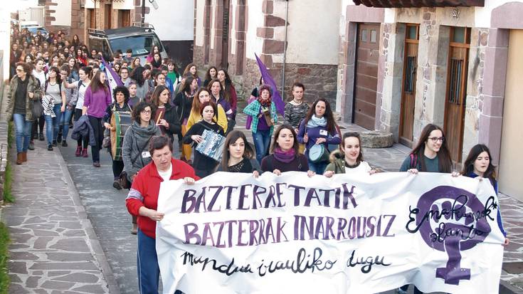 Baztango neska gazteak elkarrean artean saretu eta Iñarrosi talde feminista sortu dute