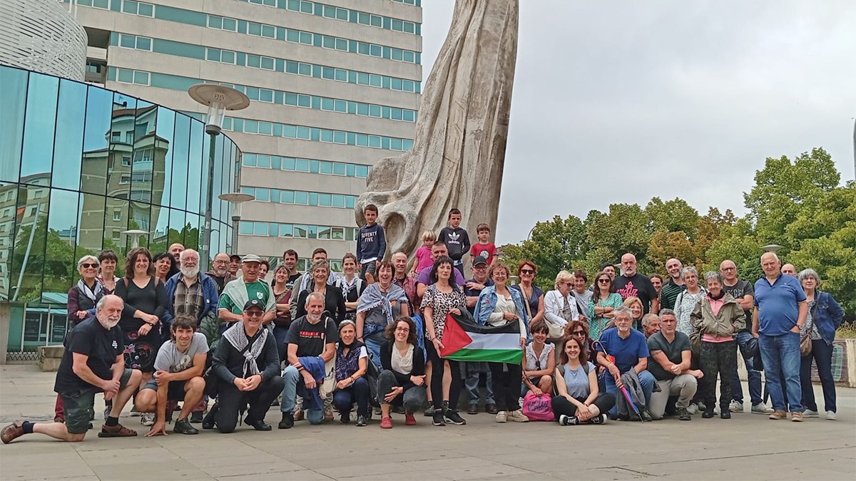 Eskualdeko hainbat herritarrek bat egin dute Palestinaren aldeko manifestazioarekin