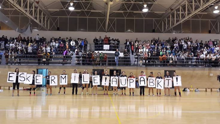 Ligako lehen partida jokatuko dute Baztango BKT eskubaloi taldeko seniorrek larunbatean