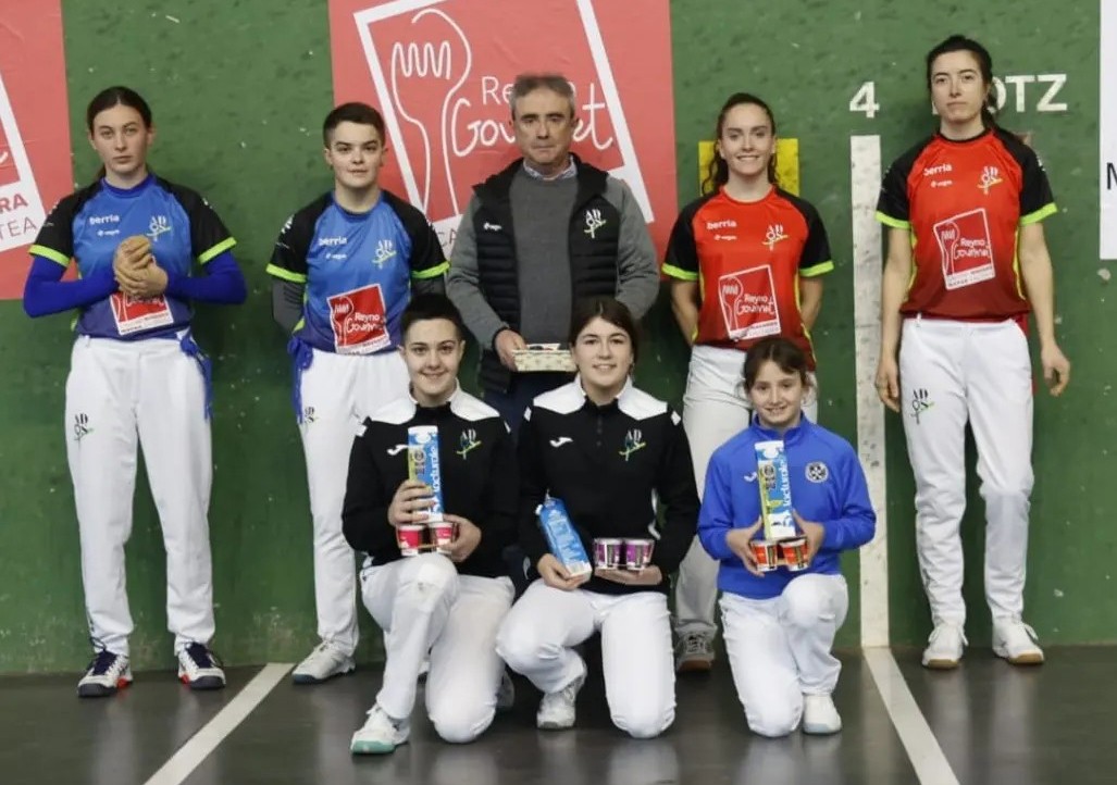 Asteburuko Adosen txapelketako bi partidak galdu ditu Etxekolonea zubietarrak