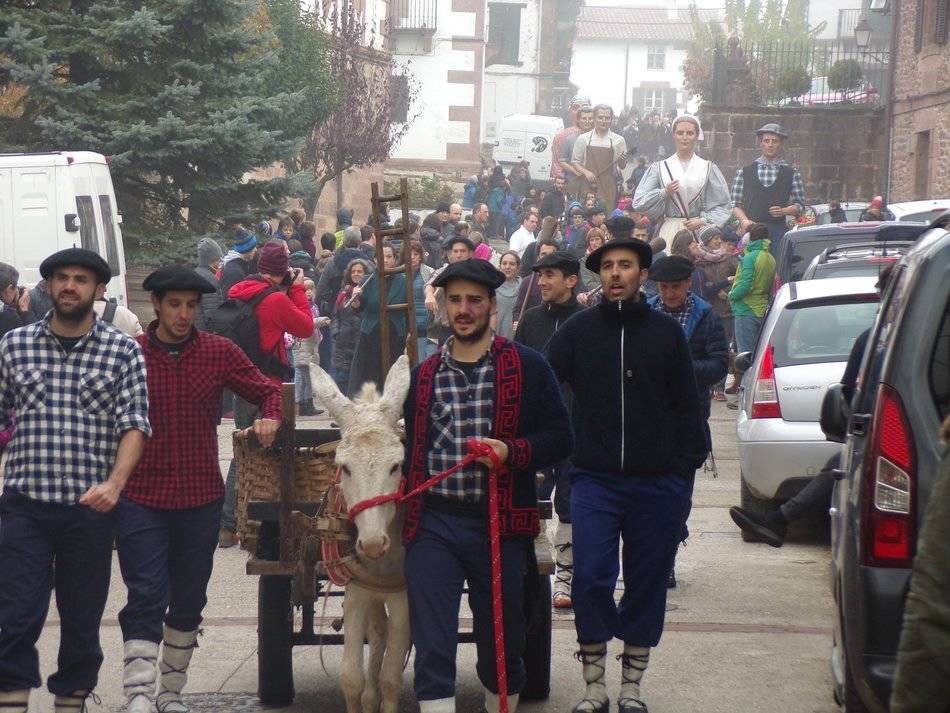 Jendetza bildu du Arizkunen XIX. Kirikoketa Bestak