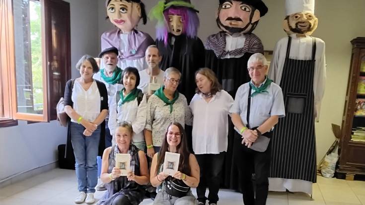 Hatsaren 27. Poesia liburua Argentinan ere aurkeztu dute