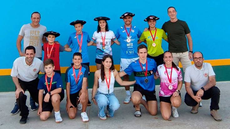 Nafarroako frontball txapelketa irabazi dute eskualdeko pilotari gazteek