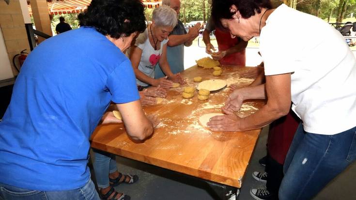 Festa giroan borobildu dute denboraldia Ixkibi kanpinean