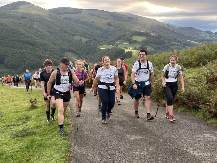 Berrikuntzekin heldu da igandean Aresoko Mendi Martxa