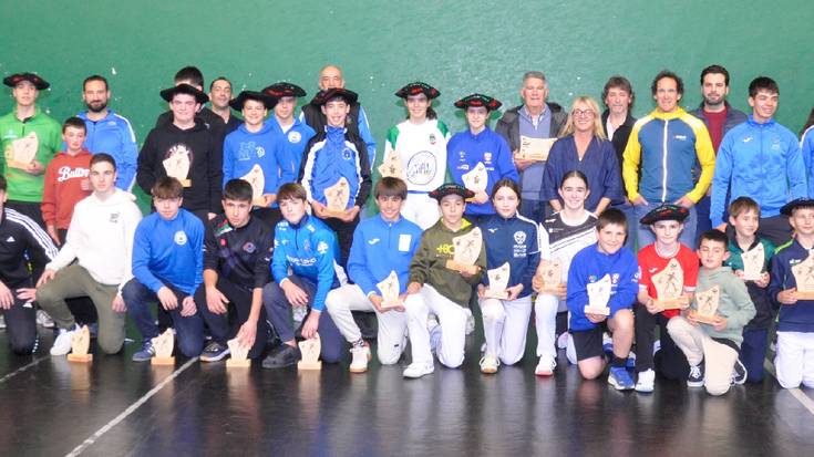 Eskualdeko pilotariek txapel uzta polita lortu dute Zizur Nagusiko lau eta erdiko pilota txapelketan