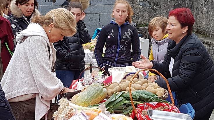 Giro ederra izan dute Leitza eta Aresoko ekoizleen azokan