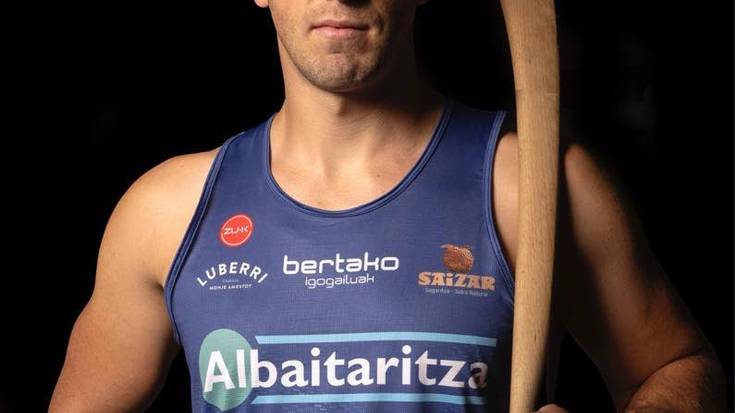 Bertzeren artean Latasa Sariketa eta Urrezko Kopa irabazi dituen Iker Vicenterekin egon gara