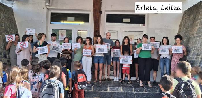 Erleta eskolako irakasleek ere bat egin dute hezkuntzako mobilizazioekin