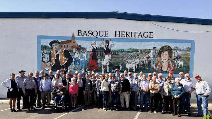 [ARGAZKIAK] Lehenengo Baztandarren Biltzarra ospatu dute Bakersfielden