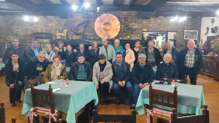 San Anton eguneko meza eta bazkari jendetsuak izan dituzte Urdazubin