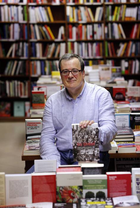 Euskadi Literatura Saria irabazi du Fernando Mikelarena beratarrak