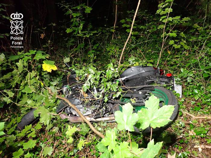 Berroeta inguruan gizonezko bat hil da bart gauean motoarekin izan  duen istripuaren ondorioz