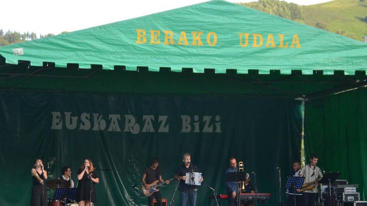 Joseba Tapiaren kontzertu arrakastatsua Beran