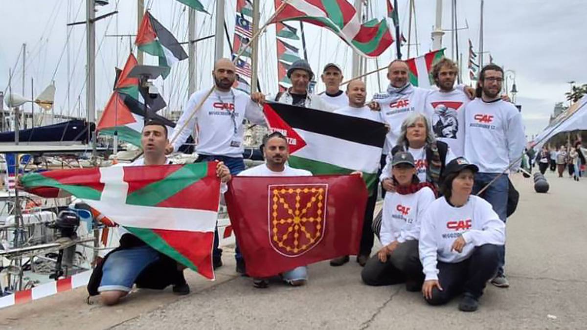 Israelgo armadak Luka Remiro beratarra duen flotillako itsasontzia bahitu du