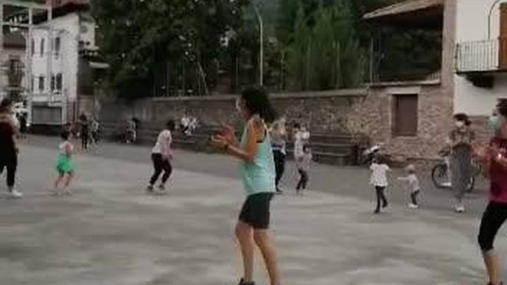 Dantzatzeko hitzordua igandean Donezteben