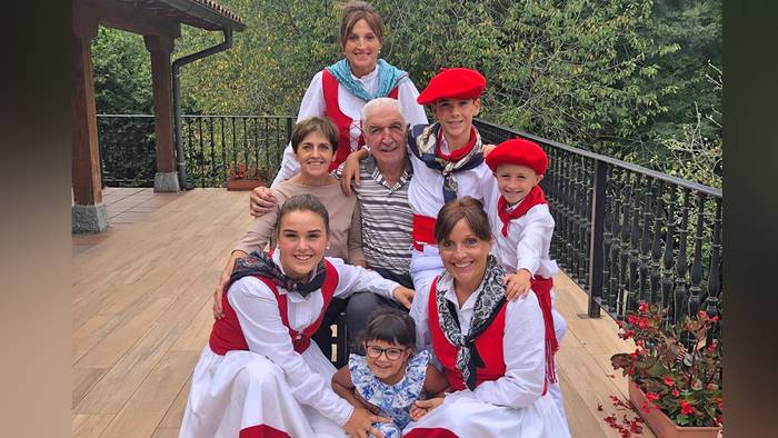 «Etxekoekin herriko dantza dantzatzea berezia da»