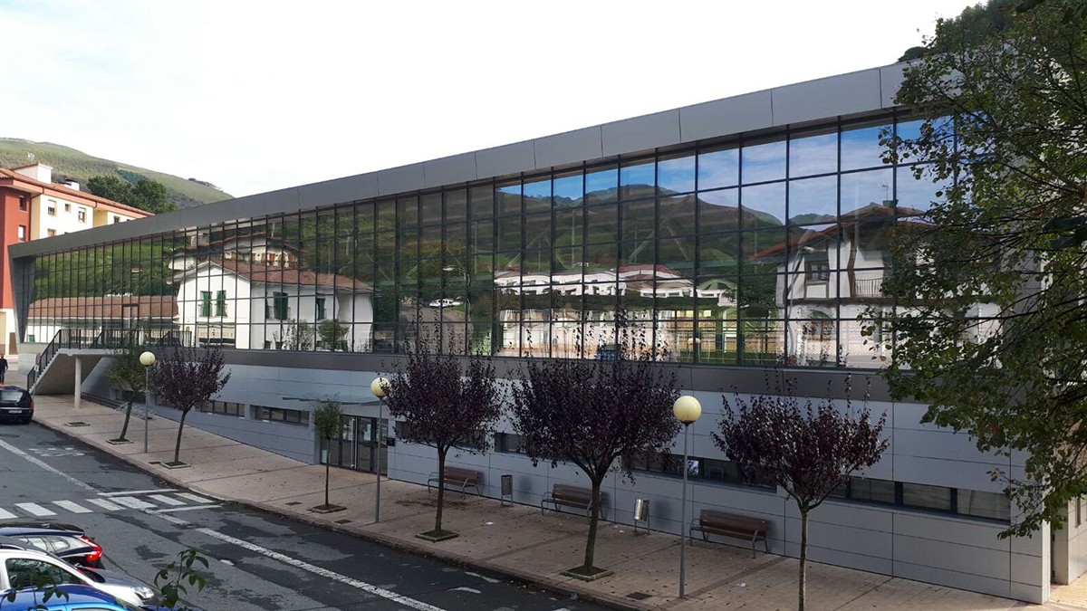 Leitzako kiroldegia itxita egonen da asteartean txertaketa dela eta