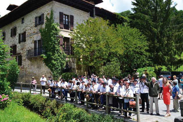 75 txistulari bildu dira Julio Caro Baroja gogoratzeko 