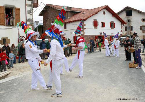 Martxoaren 8ko Sagar Dantzak eta Hartzak akabaila emanen diote Arizkungo inauteriei